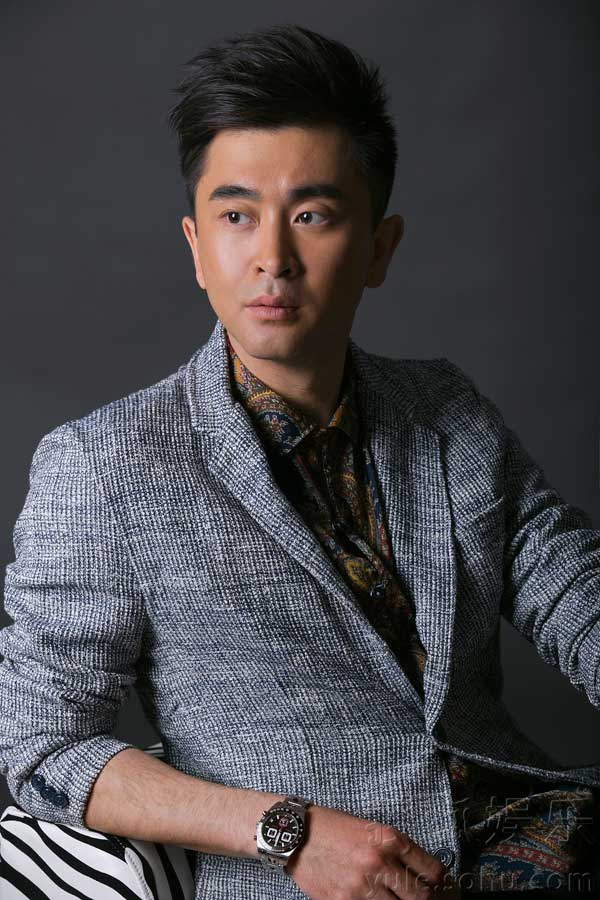铁伟光最新西服写真曝光 简约时尚变型男6027.