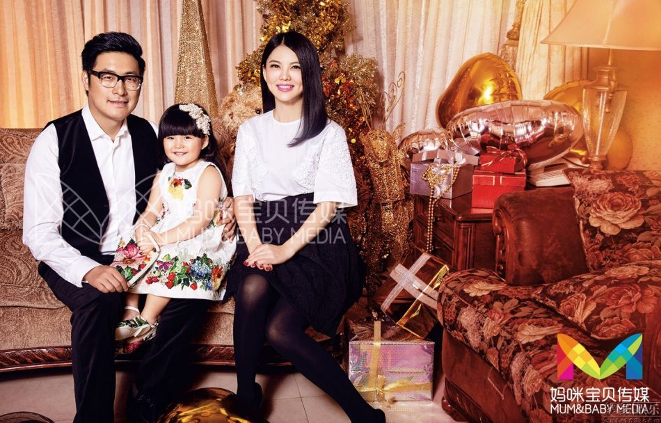 李湘一家三口登杂志封面