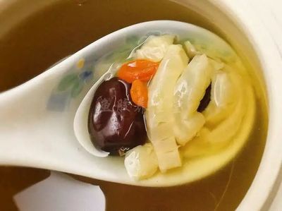 坐月子吃花胶