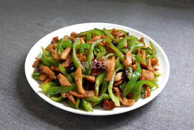 香菇青椒烧鸡腿