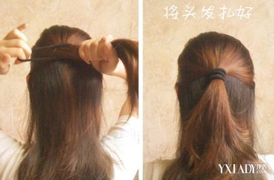 用头发扎马尾