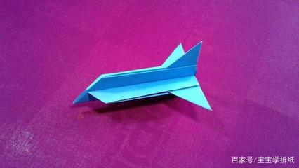 摸鱼折纸飞机过程视频下载