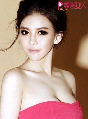 口唇白是怎么回事