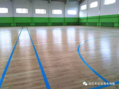 室内足球场用什么地板