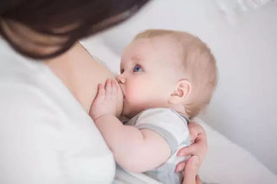 妈妈发烧宝宝能吃母乳吗