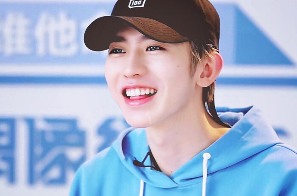 人气偶像蔡徐坤时尚壁纸_偶像练习生蔡徐坤