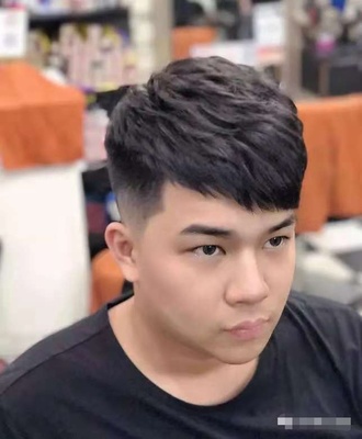 男胖子烫头发型