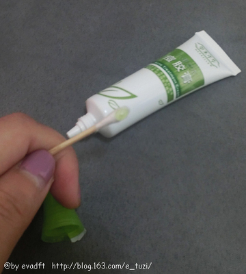 挤破痘痘能涂祛痘膏吗