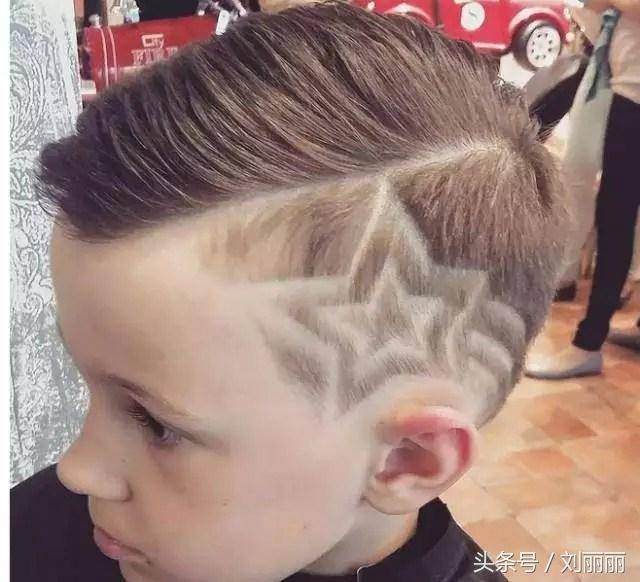 小宝宝的发型男孩