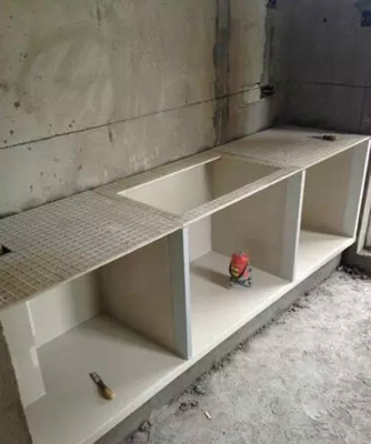 橱柜用水泥垒起来
