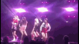 blackpink有一个踏步舞蹈甩头