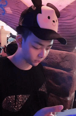 初中生男孩脸上长痘痘怎么治疗