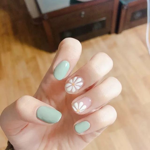 小雏菊美甲