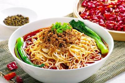 猪肉煮面条的做法大全家常