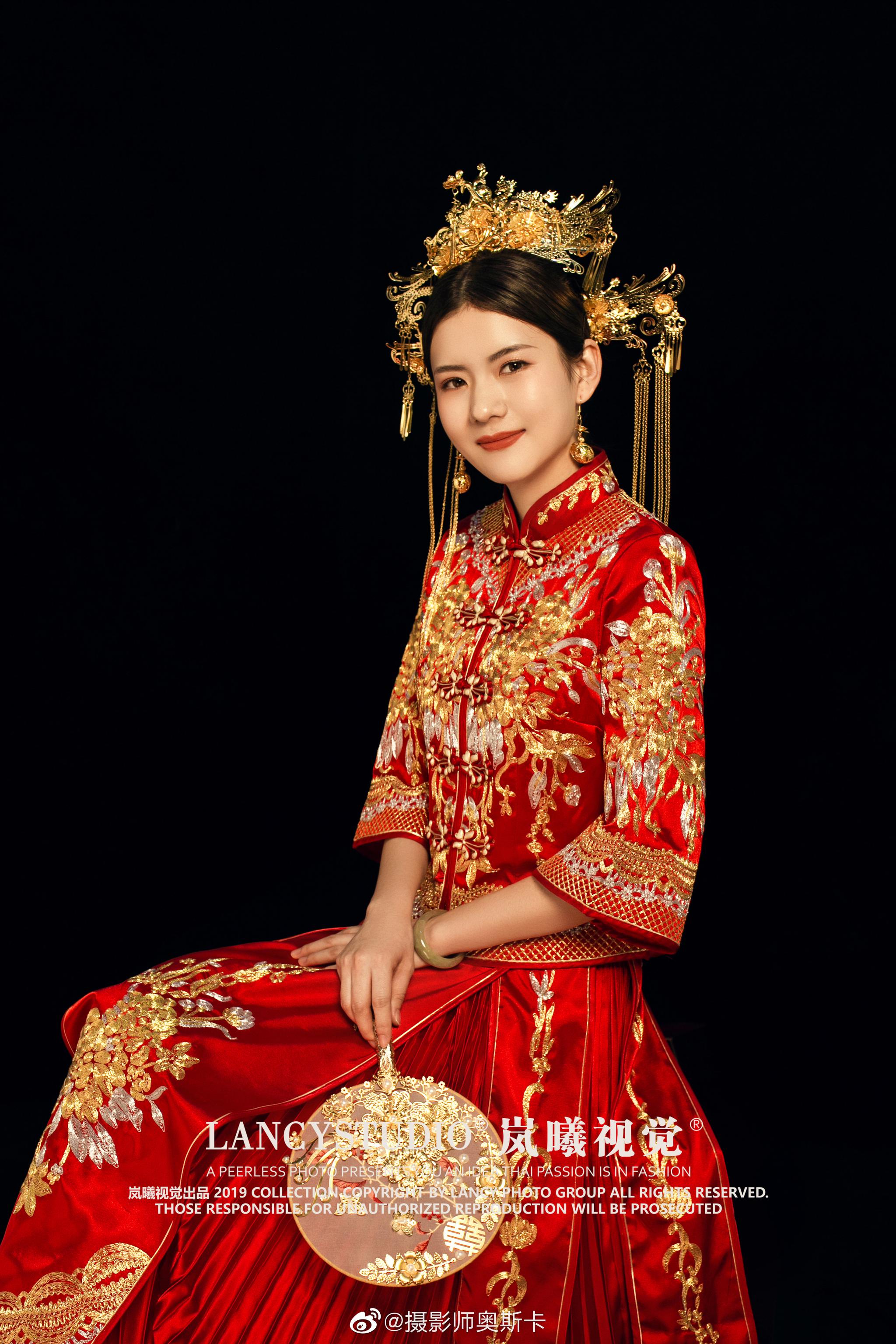 婚纱秀禾都适合的发型