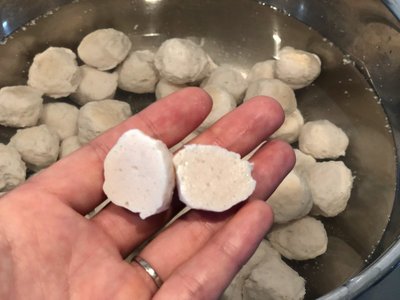 加冰块的肉丸制作方法