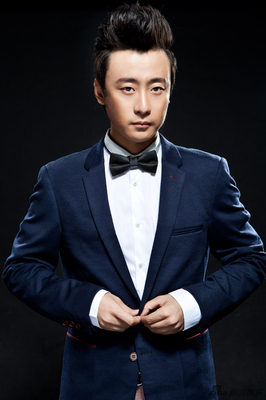 组图:李滨写真显单眼皮男生帅气一面_内地星闻.