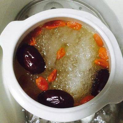 坐月子吃花胶