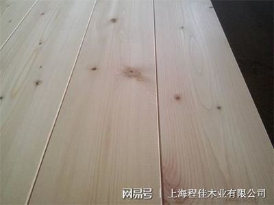 松木地板铺装