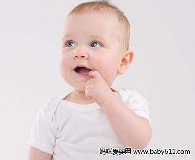 小宝宝多大开始吃手