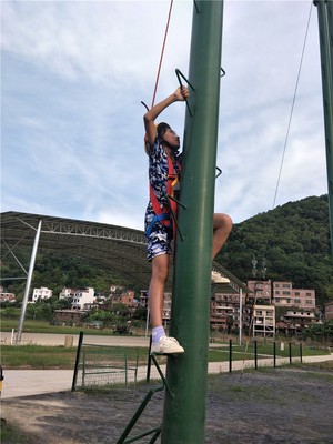 小孩脚抖是怎么回事