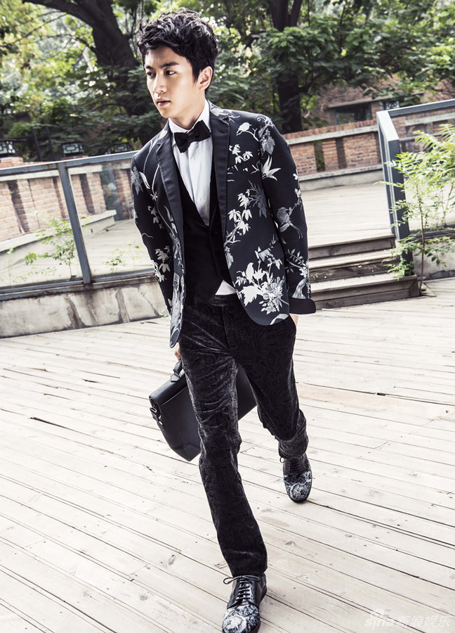 陈晓西装大片尽展绅士风格