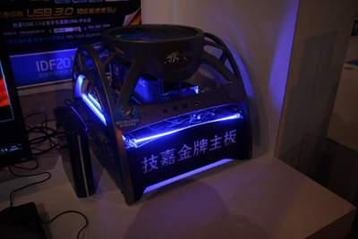 台式电脑主板灯