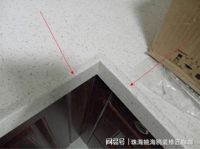 厨房石英石台面和墙缝隙