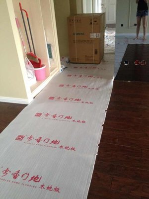 地板上贴地板