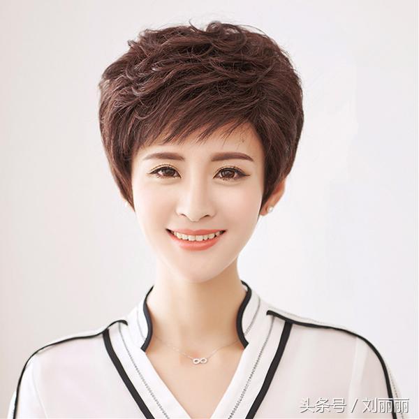 中年女式短发发型