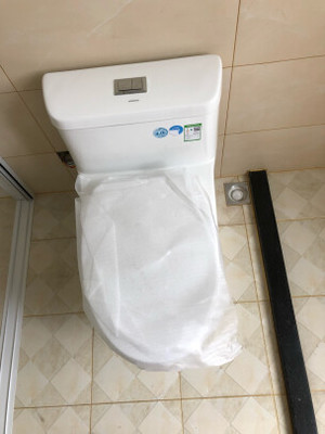 马桶如何调节水位高度
