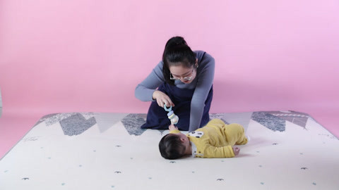 六个月宝宝大动作训练