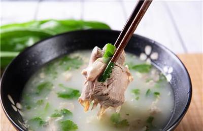 坐月子羊肉汤的做法