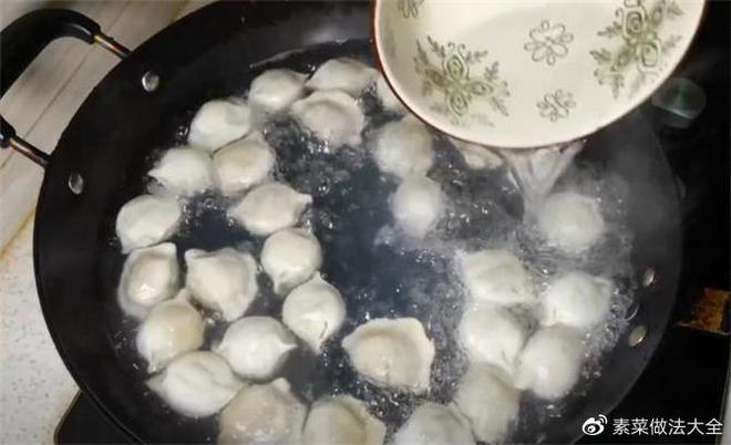 饺子凉水下好热水下好