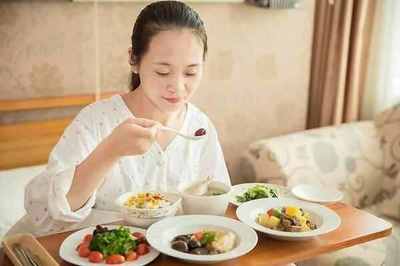 月子吃什么补身体