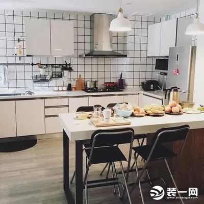 强化地板能铺到厨房吗