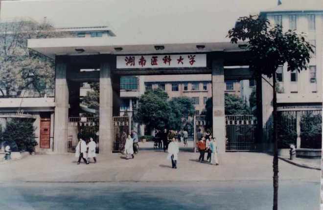 北大医学博士张进生,失业18年之久回家种地,如今只能靠低保度日