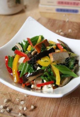 豆腐干芹菜香菇肉末