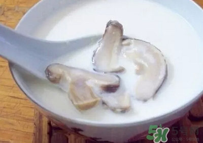 香菇和牛奶能治疗鼻炎