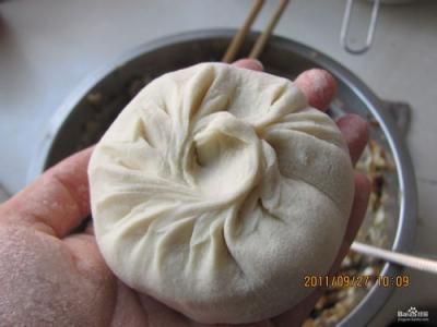 白菜肉包不出水制作方法