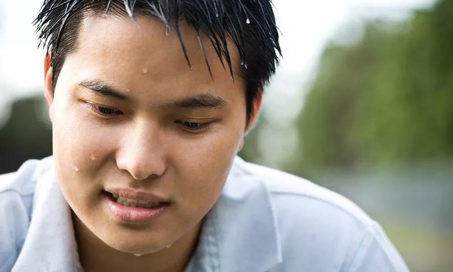 男人蛋蛋总是出汗是怎么回事