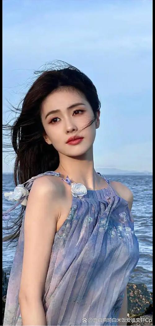 白鹿泼水李晨冲热搜?全网吵翻天这到底谁玩脱了