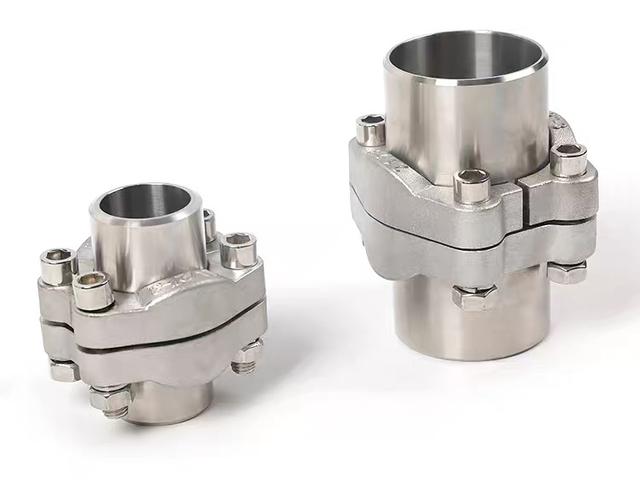 Front view of OEM AZ2203100210 output shaft flange assembly for HOWO transmission